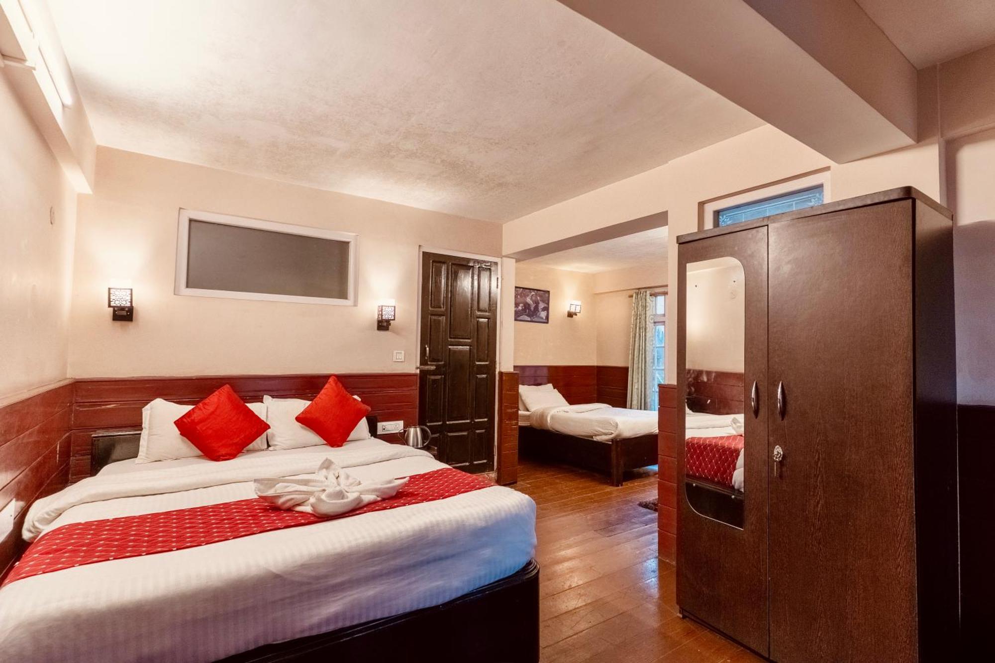 Готель Himalayan Gorkha Retreat II Free Parking Дарджилінг Екстер'єр фото
